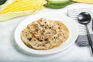 indiano tradizionale fatti in casa pane - roti foto