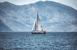 romantico sfondo viaggio su barca a vela foto