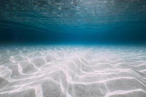 subacqueo sfondo nel blu oceano con sabbia foto