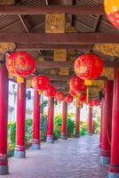 ore notturne incandescenza, Cinese lanterne illuminare tempio. foto