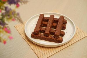 cioccolato wafer su un' bianca piatto, avvicinamento foto