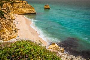 marinha spiaggia, collocato su il atlantico costa nel portogallo, algarve. foto