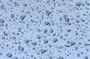 acqua pioggia far cadere gocce trasparente piovoso goccioline bicchiere effetto 2 foto