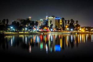 los angeles, ca, usa, 2021 - skyline di los angeles di notte foto