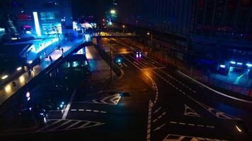 un' lasso di tempo di il strada a il centro nel osaka a notte alto angolo foto