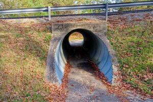 tunnel sotto il strada foto