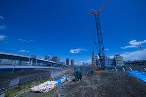 gru a il sotto costruzione nel tokyo largo tiro foto