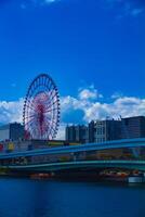 un' Ferris ruota a il divertimento parco nel odaiba tokyo giorno foto