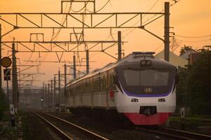 pendolare linea o elettrico treno nel Giacarta, Indonesia foto