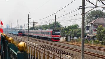 pendolare linea o elettrico treno nel Giacarta, Indonesia foto