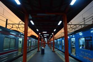 pendolare linea o elettrico treno nel Giacarta, Indonesia. foto