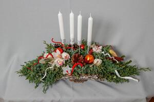 Natale composizione di fiori e Natale decorazioni foto