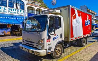 puerto escondido oaxaca Messico 2023 messicano camion carico trasportatore consegna macchine nel puerto escondido Messico. foto