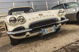 vicenza Italia 19 marzo 2024 squisito dettaglio di un' primo serie 1950 chevrolet corvetta in mostra Vintage ▾ eleganza foto