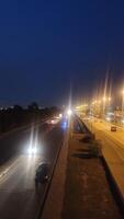 alto angolo notte Visualizza di squillare strada passaggio in giro il capitale città di Punjab nel lahore, Pakistan su Maggio 15, 2024. foto
