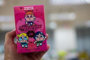 bangkok, Tailandia - Maggio 1, 2024 piagnucolone X powerpuff ragazze serie figure nel rosa scatola a partire dal pop mercato negozio foto