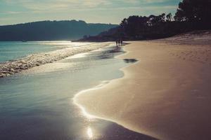 spiaggia al tramonto calda foto