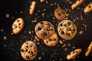 cioccolato patata fritta biscotti caduta buio sfondo. foto