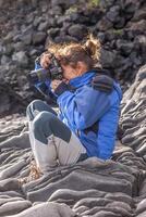 femmina natura fotografo nel azione foto