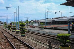 treno traccia a tawang stazione, semarang foto