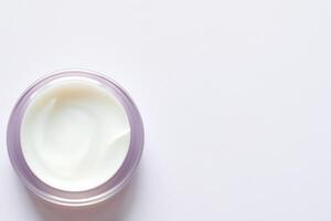 il bellissimo modello vetrine bene cosmetico confezione per crema contenitori, sottolineando futuro cosmetico innovazioni. foto