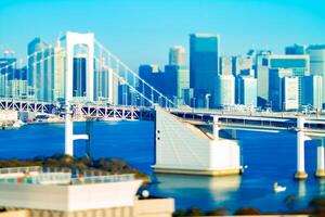 arcobaleno ponte a il urbano città nel tokyo TiltShift foto