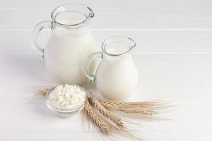 barattoli di cereali latte fresco foto
