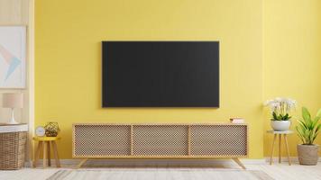 mockup di una parete tv montata in un soggiorno con una parete gialla. foto