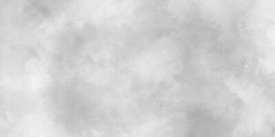 calcestruzzo arte ruvido stilizzato nuvoloso bianca carta struttura, grunge nuvole o smog struttura con macchie, bianca nuvoloso cielo o Cloudscape o nebbia, nero e bianca pendenza acquerello sfondo. foto