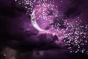 viola drammatico panorama notturno della galassia dallo spazio dell'universo lunare sul cielo notturno foto