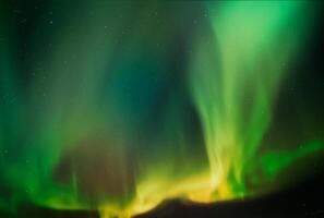 lo sfondo di galassie astratte con stelle e pianeti con motivi di aurora nell'universo notturno della luce dello spazio verde chiaro e giallo foto