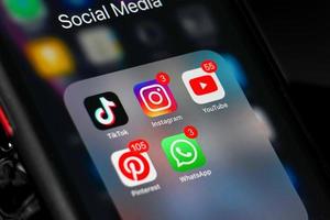 ponorogo, indonesia, ott. 11 2021 - icone dei social media sullo schermo del cellulare
