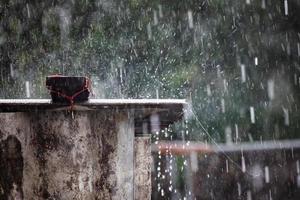 tempo piovoso. forte pioggia e maltempo. cambiamento climatico. previsioni meteorologiche. foto