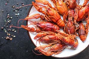 gamberi rossi freschi bolliti frutti di mare crostacei foto