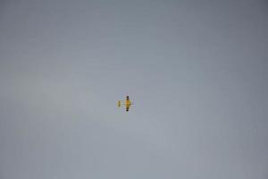 aerei con eliche volano nel cielo del paese, in israele foto