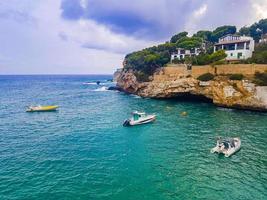 panorama scogliere paesaggio baia di cala santanyi a maiorca, spagna. foto