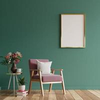 mock up poster nel design d'interni del soggiorno moderno con parete vuota verde.