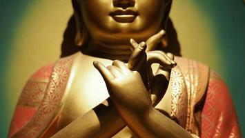 statua di Buddha. scultura buddista. immagini del buddha cinese foto