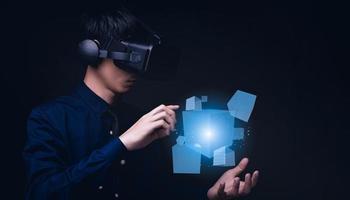 occhiali metaverse per realtà virtuale con mondo virtuale 3d