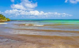 spiaggia tropicale messicana cenote punta esmeralda playa del carmen messico.