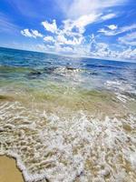 turchese acqua chiara massi pietre spiaggia messicana del carmen messico.