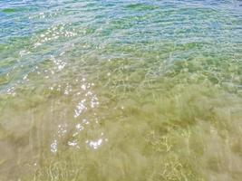 turchese acqua limpida spiaggia messicana 88 playa del carmen messico. foto