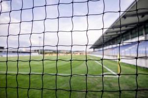 campo da calcio con vista di dettaglio della rete foto