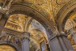 bergamo, italia, 28 aprile 2017 - interno del duomo di bergamo in italia. questa cattedrale è dedicata a sant'alessandro da bergamo, patrono della città. foto