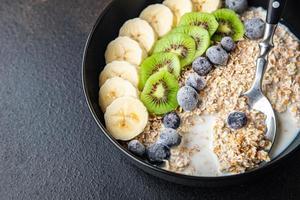 fiocchi d'avena fiocchi d'avena colazione porridge cibo vegano o vegetariano foto