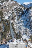 canillo, andorra 2021 - ponte tibetano in andorra in costruzione foto