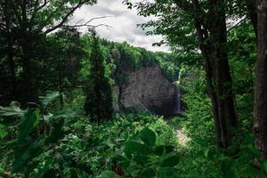 sentiero della gola delle cascate di taughannock foto