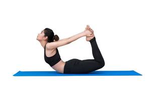 donna in buona salute che esercita yoga isolato con il percorso di ritaglio su disegno bianco background.photo per fitness donna sportiva e concetto di assistenza sanitaria. foto