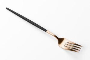 bella forchetta da pranzo isolata su uno sfondo bianco