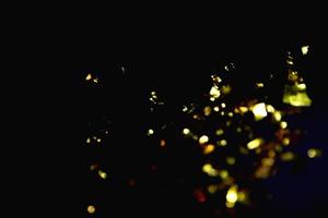 modello astratto giallo chiaro glitter polvere di stelle luci scintillanti grunge sul nero. foto